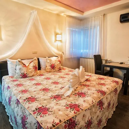 Hotel L'amour 3*