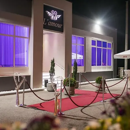 Hotel L'amour 3*